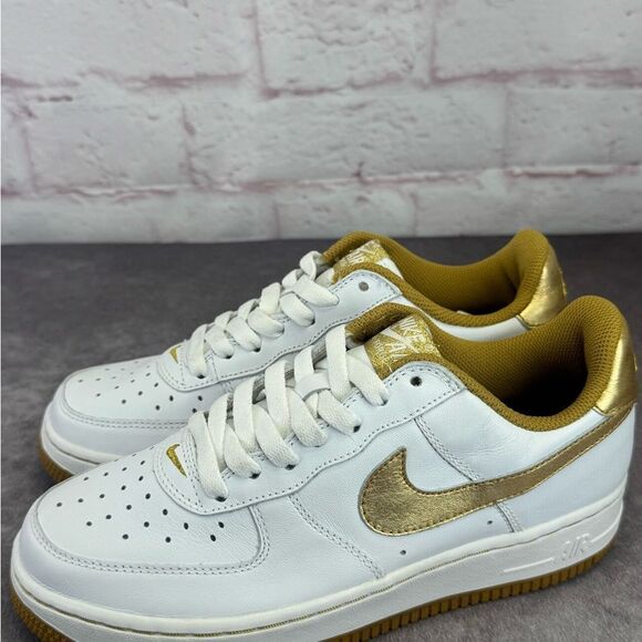 Nike Women’s Air Force 1 White and Gold Sneakers NEW 7 SAMPLE/PROTOTYPE - Picture 4 of 11